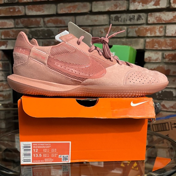 Nike Streetgato Red Stardust Soccer Shoes DC8466-602 Men’s 12 / Women’s 13.5